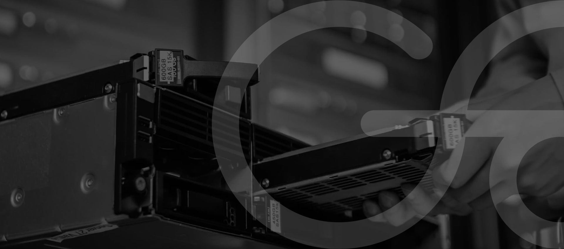 Finger tippt auf digitales Backup-Symbol – IT-Backup und Datensicherung in Köln